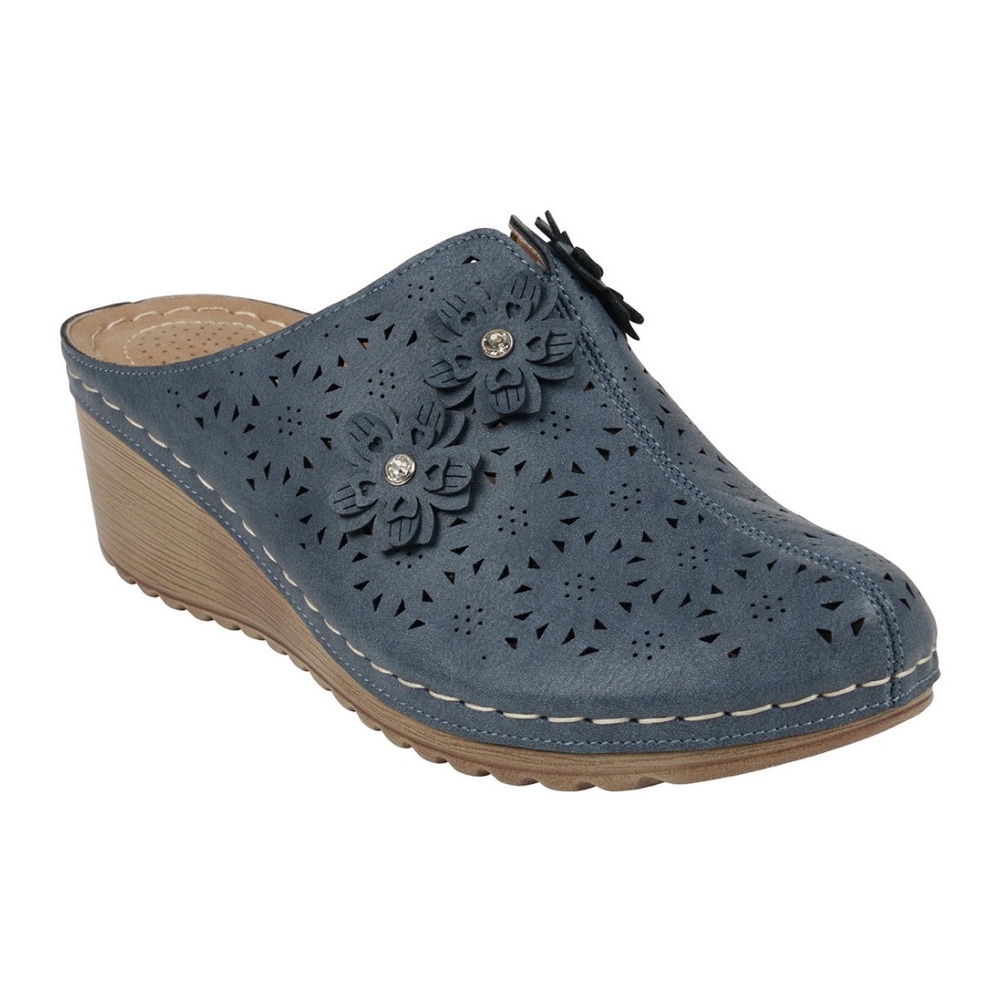 NWT GC Shoes
Women's Krista Perforated Flower Wedge
Mules